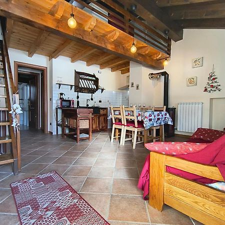 Petit Royal - Appartamento Charmant Per 6 Persone - Con Giardino E Balcone - Maisons De Charme Champoluc Extérieur photo