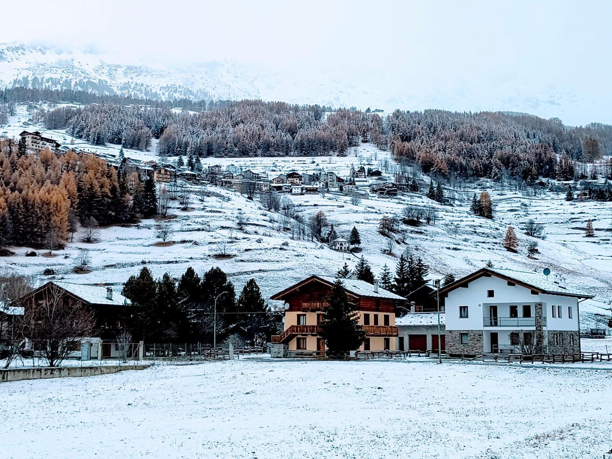 Petit Royal - Appartamento Charmant Per 6 Persone - Con Giardino E Balcone - Maisons De Charme Champoluc Extérieur photo