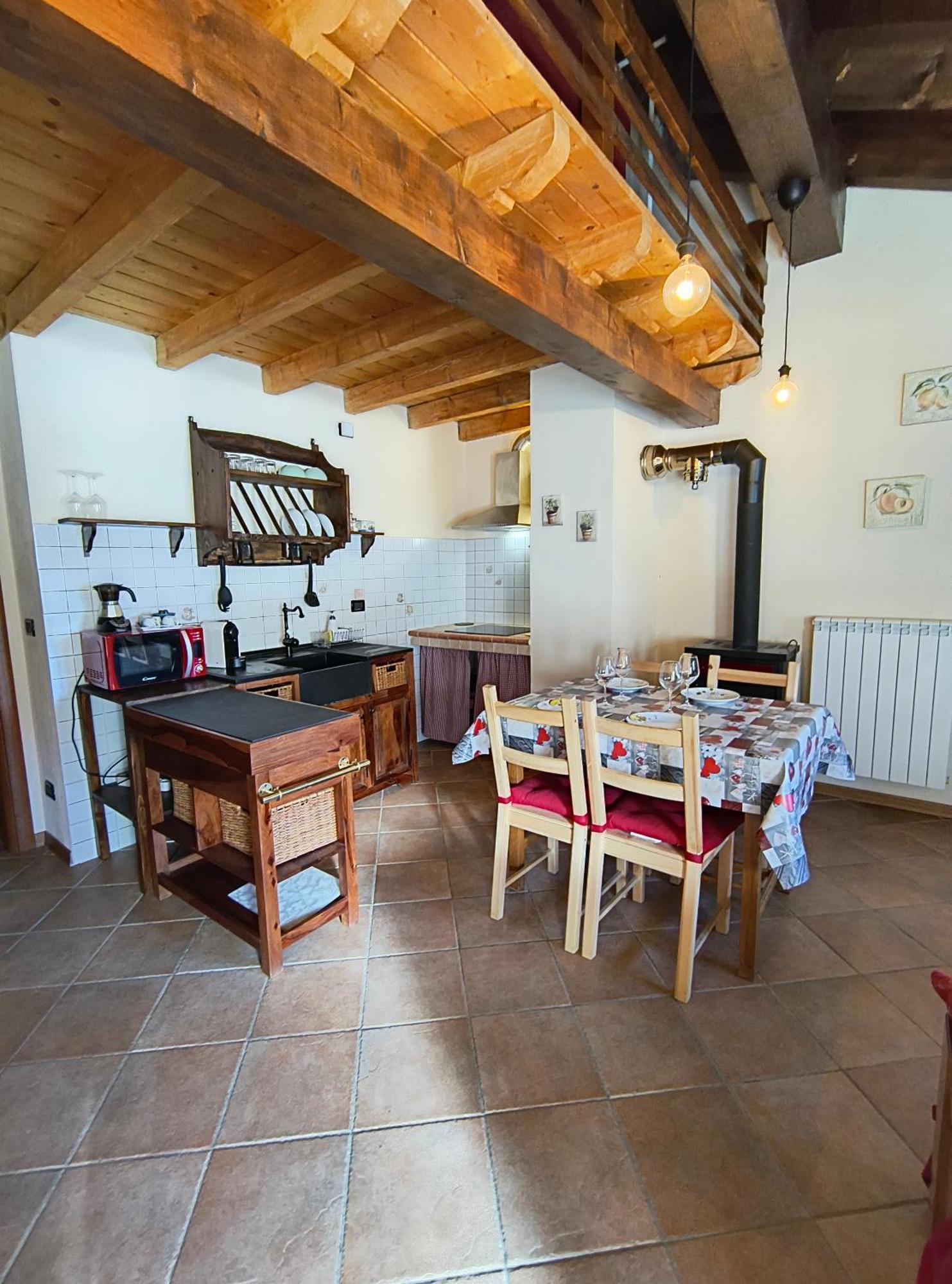 Petit Royal - Appartamento Charmant Per 6 Persone - Con Giardino E Balcone - Maisons De Charme Champoluc Extérieur photo