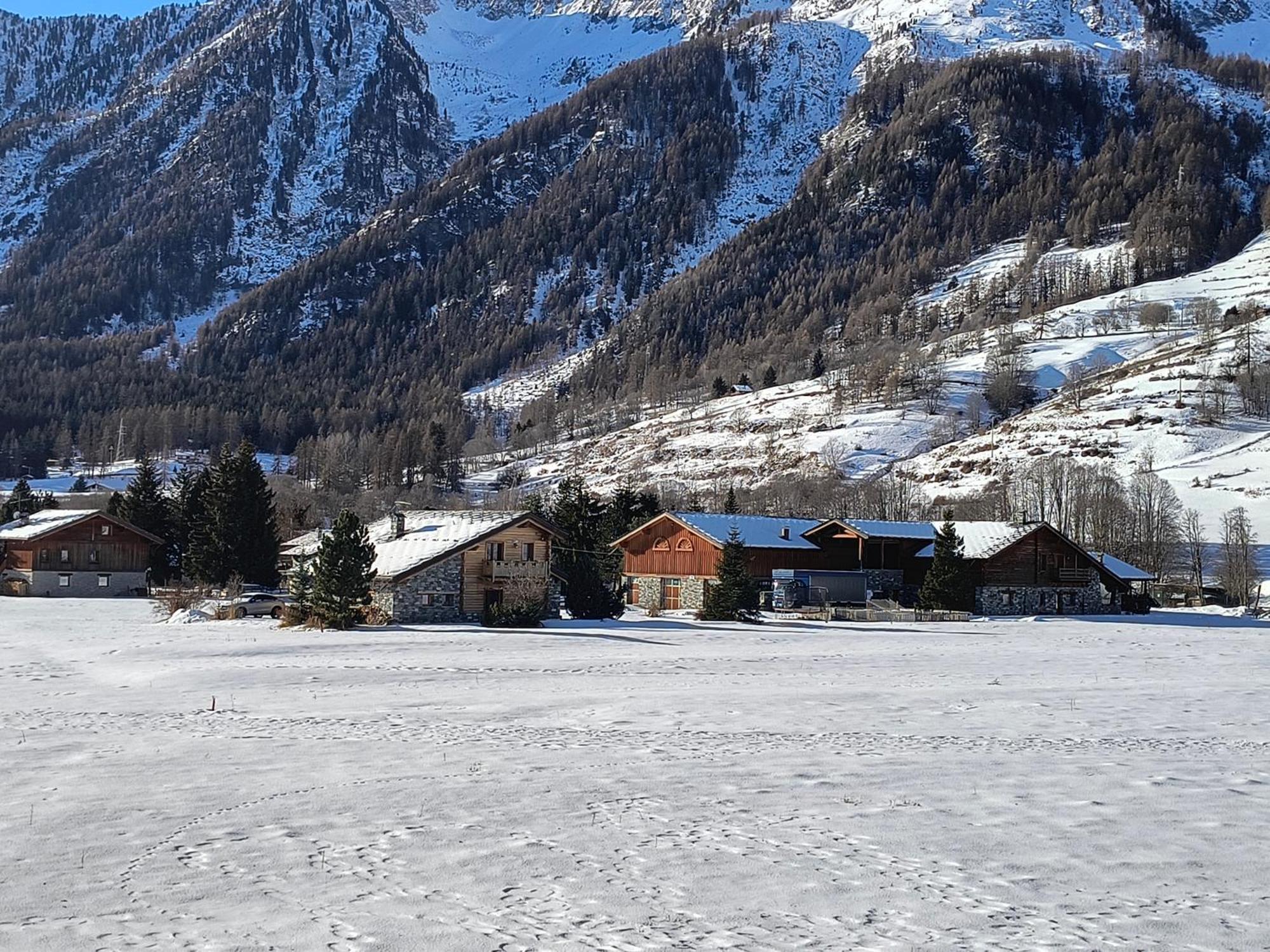 Petit Royal - Appartamento Charmant Per 6 Persone - Con Giardino E Balcone - Maisons De Charme Champoluc Extérieur photo