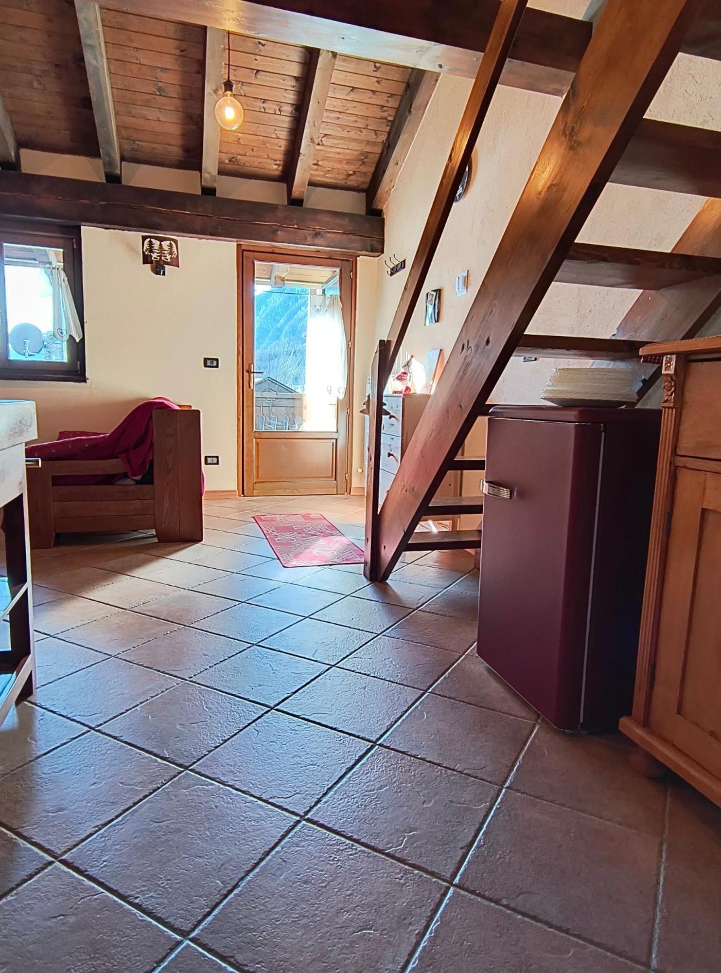 Petit Royal - Appartamento Charmant Per 6 Persone - Con Giardino E Balcone - Maisons De Charme Champoluc Extérieur photo