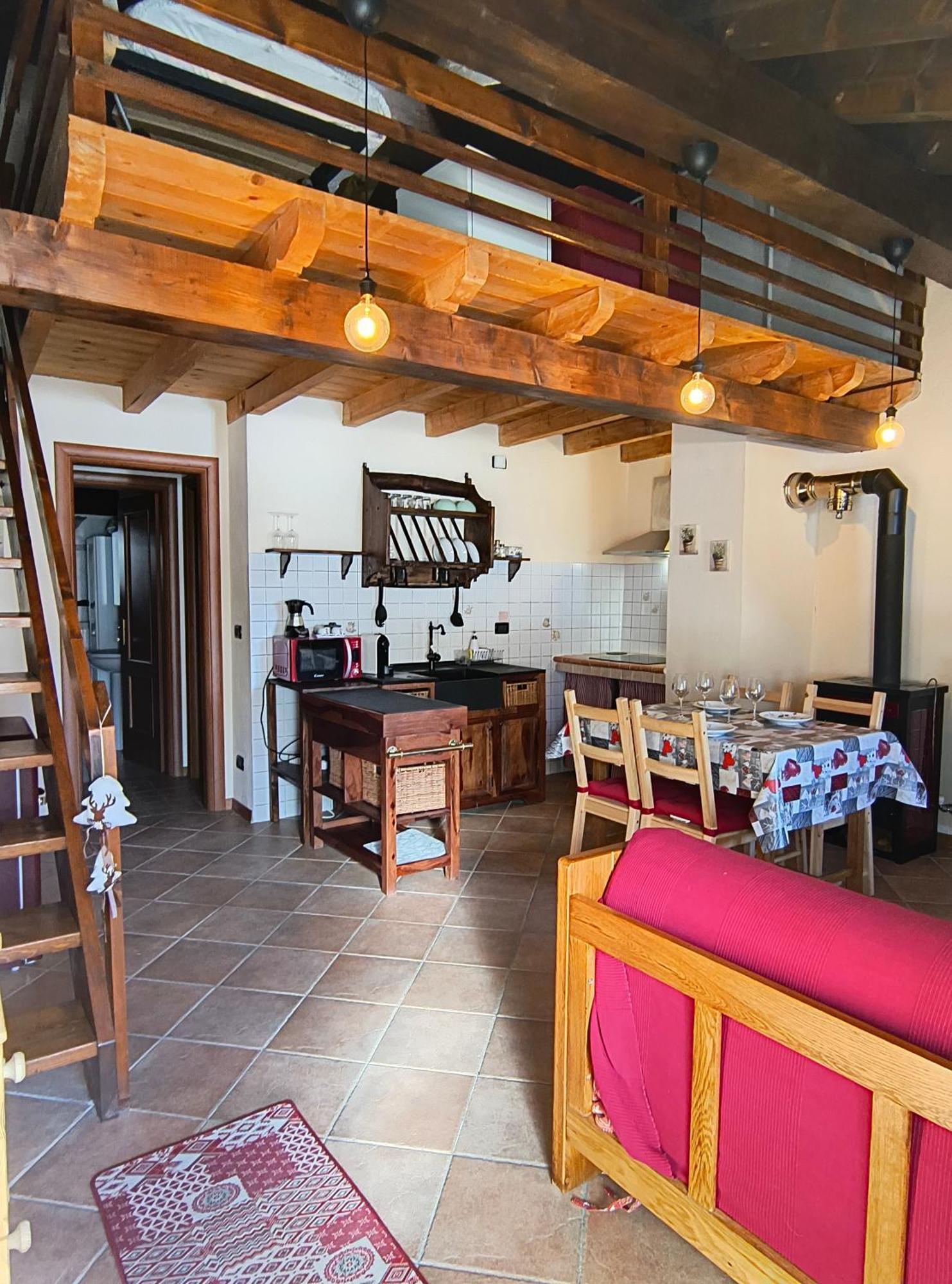 Petit Royal - Appartamento Charmant Per 6 Persone - Con Giardino E Balcone - Maisons De Charme Champoluc Extérieur photo