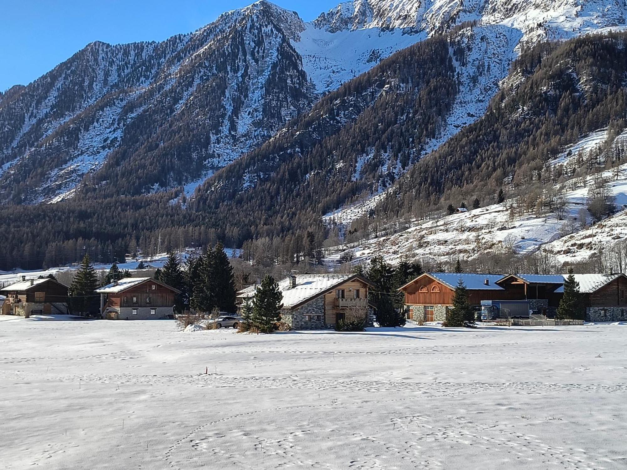Petit Royal - Appartamento Charmant Per 6 Persone - Con Giardino E Balcone - Maisons De Charme Champoluc Extérieur photo