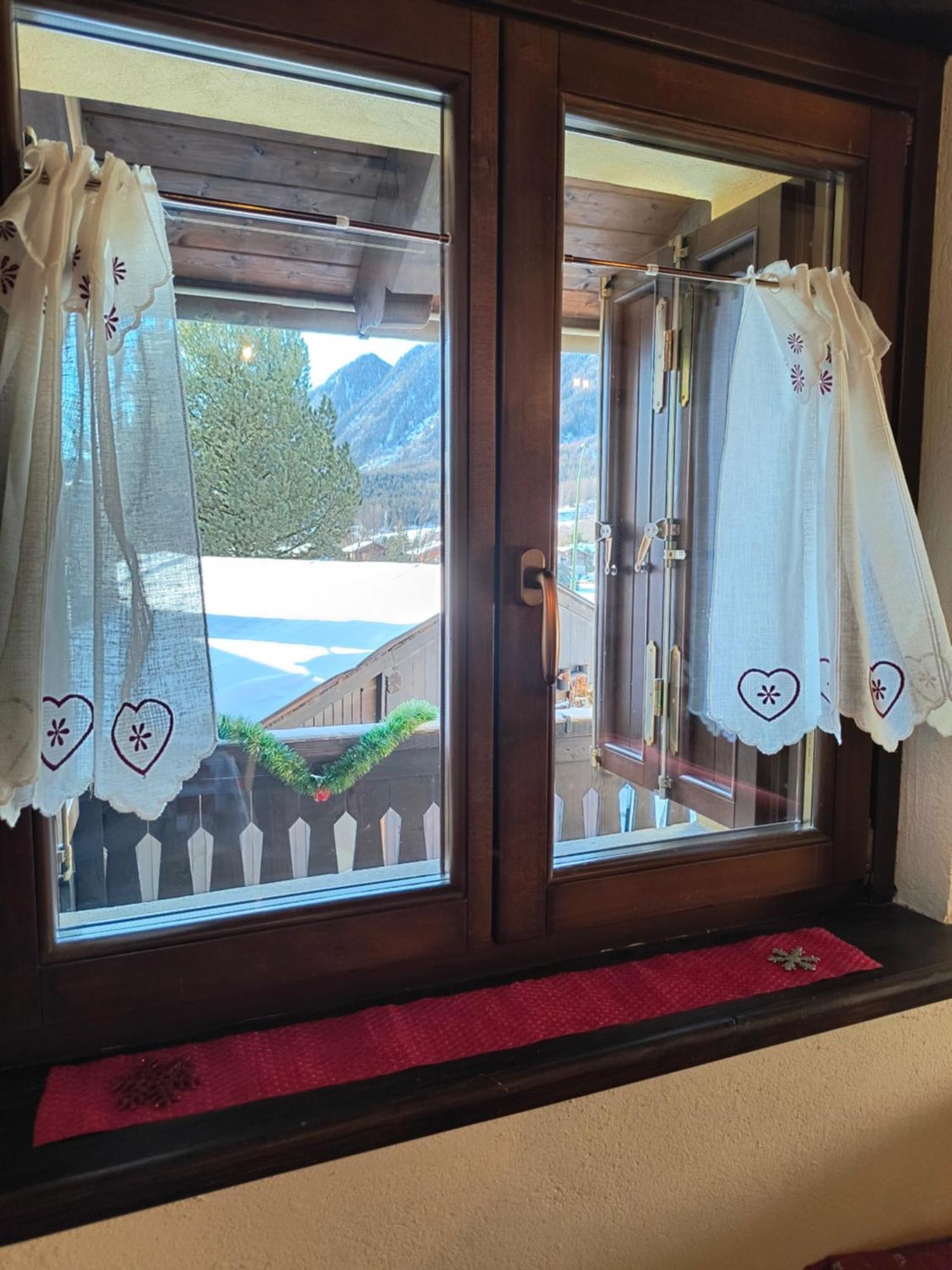 Petit Royal - Appartamento Charmant Per 6 Persone - Con Giardino E Balcone - Maisons De Charme Champoluc Extérieur photo